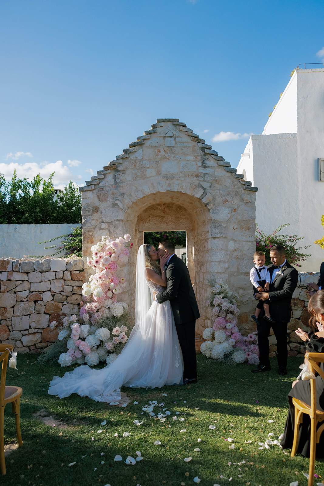 The couple exchanging vows at Petrarolo