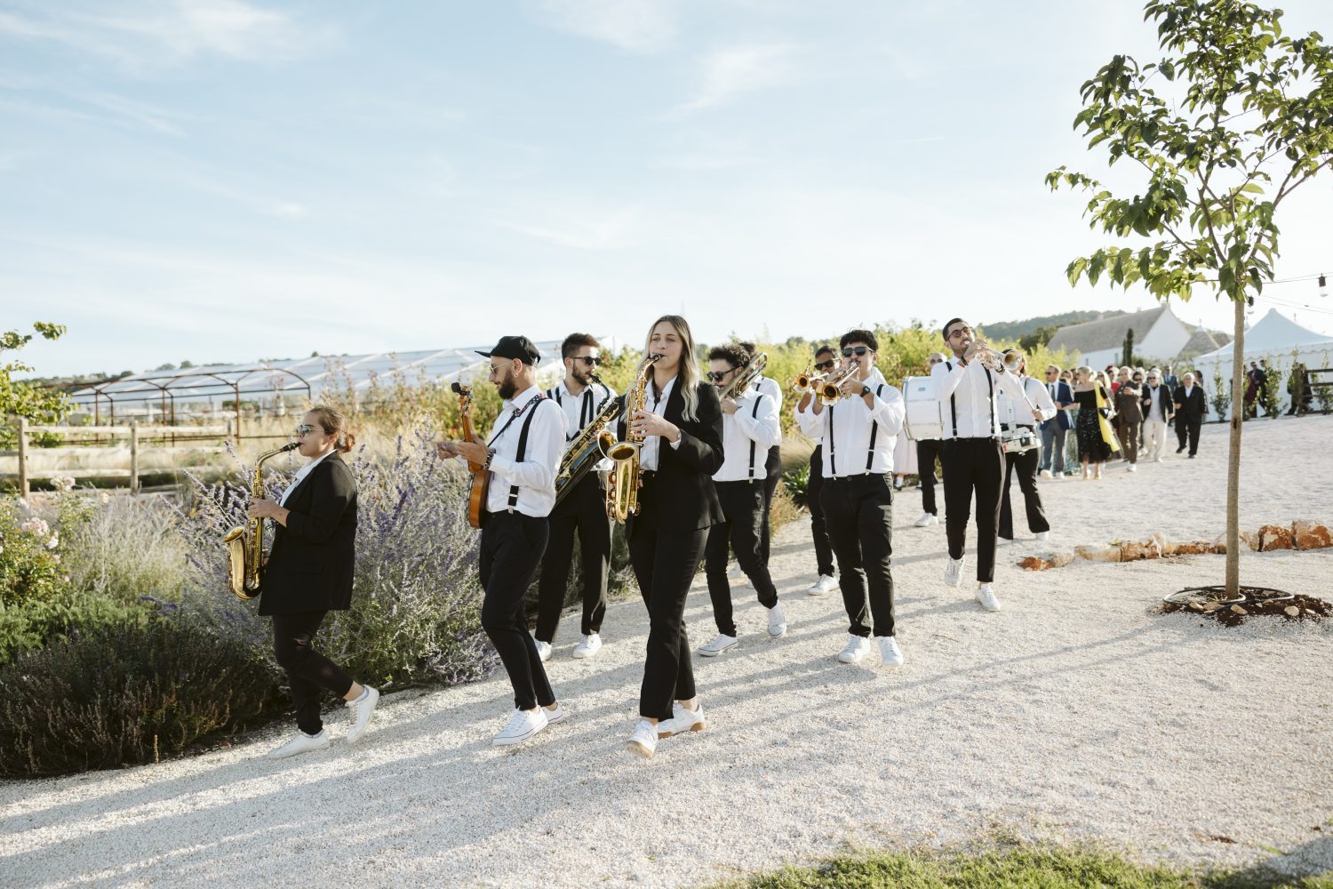 Live musicians accompanying a wedding celebration in the gardens